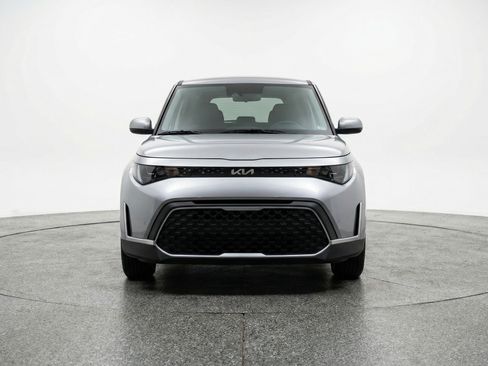 Used 2025 Kia Soul LX w/ LX Technology Package FWD image 2