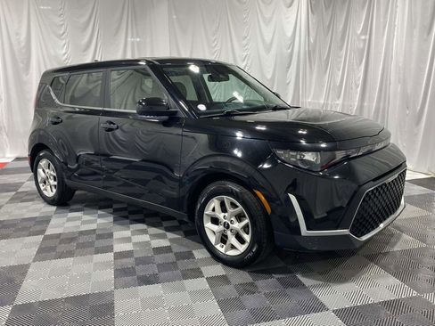 Used 2023 Kia Soul LX w/ LX Technology Package FWD image 5