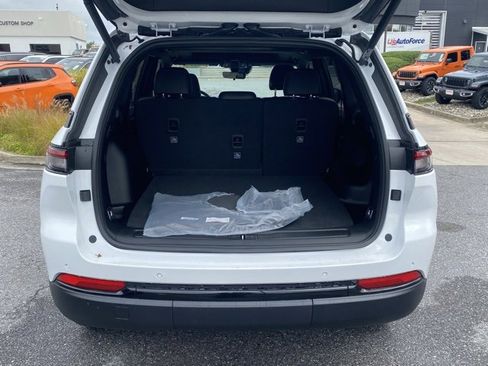 New 2025 Jeep Grand Cherokee Altitude image 7