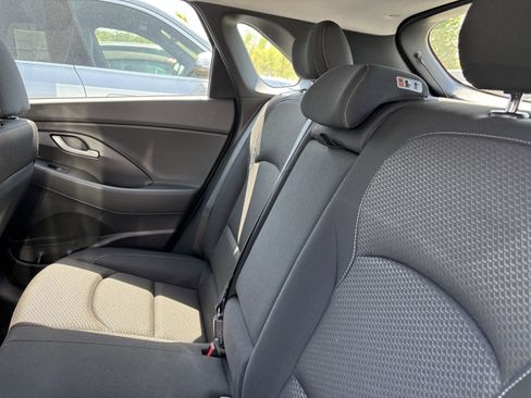 Used 2019 Hyundai Elantra GT image 32