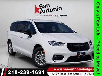 New 2026 Chrysler Pacifica Select