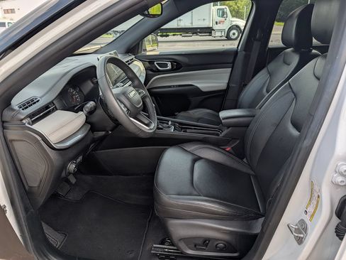Used 2025 Jeep Compass Limited AWD/4WD image 15