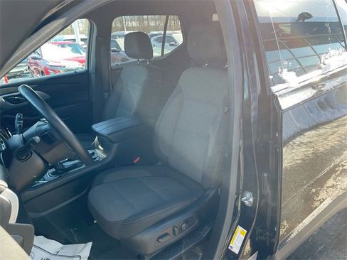 Used 2023 Chevrolet Traverse LT image 18