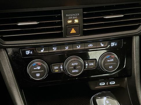 Used 2024 Volkswagen Jetta SE FWD image 23