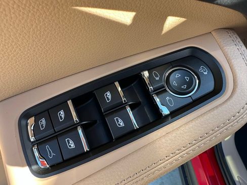 Certified 2026 Porsche Macan AWD/4WD image 19