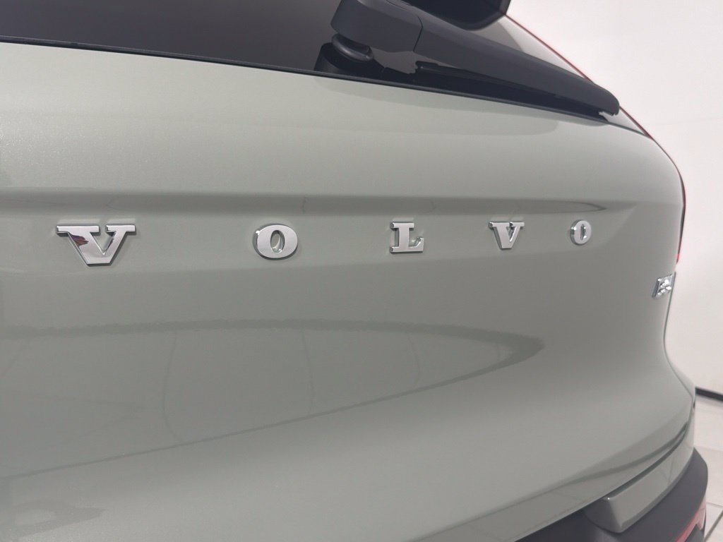 Used 2024 Volvo XC40 B5 Plus AWD/4WD image 10