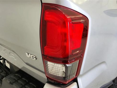 Used 2023 Toyota Tacoma SR AWD/4WD image 15