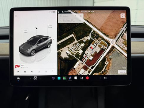 Used 2023 Tesla Model Y Long Range AWD/4WD image 23