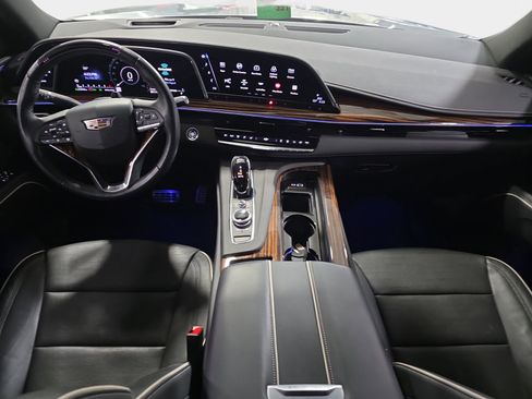 Used 2024 Cadillac Escalade Premium Luxury image 9