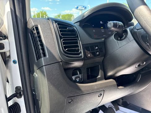 Used 2025 RAM ProMaster 2500 w/ U-Haul Equipment Group FWD image 28