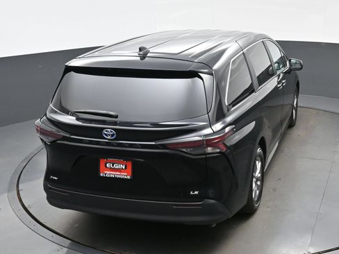 Used 2025 Toyota Sienna LE FWD image 41