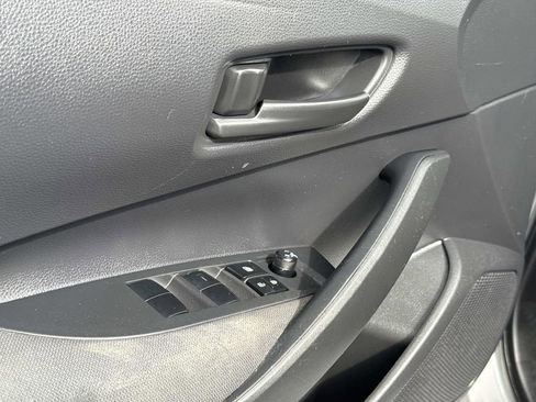 Used 2022 Toyota Corolla LE FWD image 17