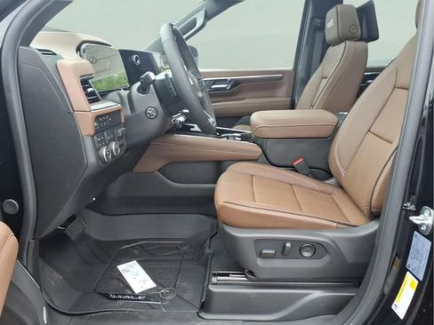 New 2026 Chevrolet Suburban High Country AWD/4WD image 17