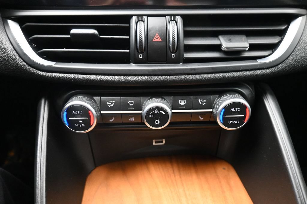 Used 2017 Alfa Romeo Giulia Ti w/ TI Lusso Light Wood Package RWD image 18