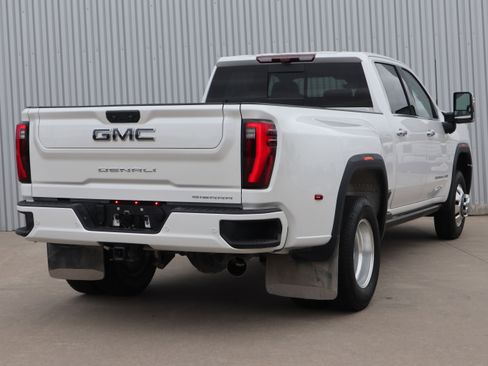 Used 2024 GMC Sierra 3500 Denali Ultimate AWD/4WD image 6