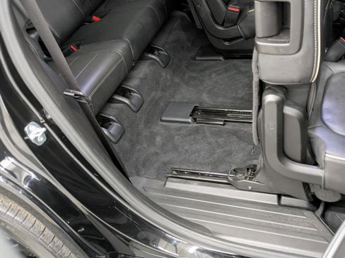 Used 2023 Chevrolet Traverse Premier w/ Redline Edition image 25