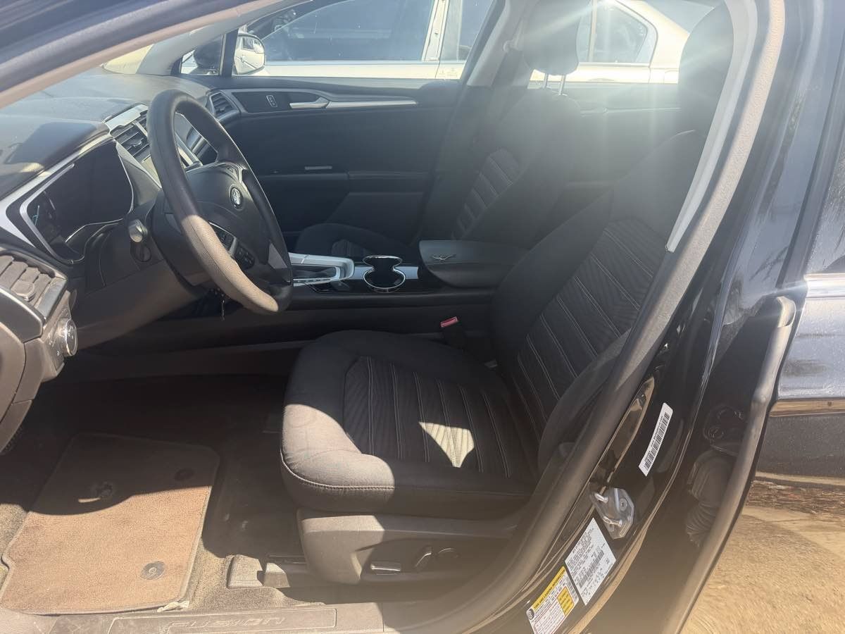 Used 2016 Ford Fusion SE FWD image 7