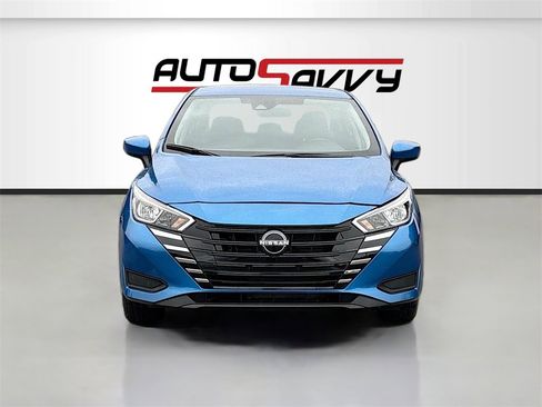Used 2024 Nissan Versa SV image 2