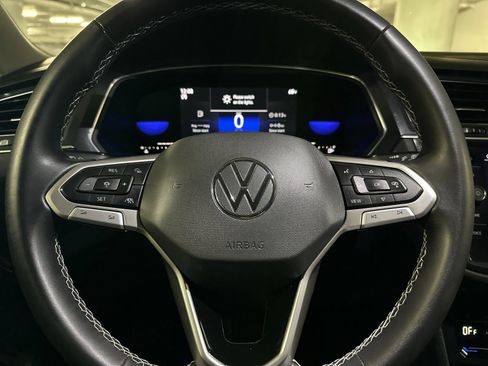 Used 2022 Volkswagen Tiguan SE image 28