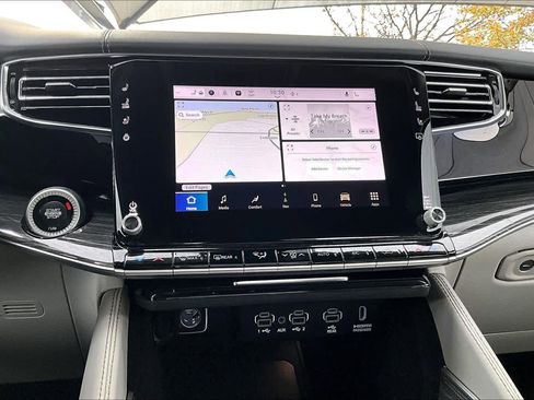 Used 2022 Jeep Wagoneer Series III w/ Premium Group I image 33