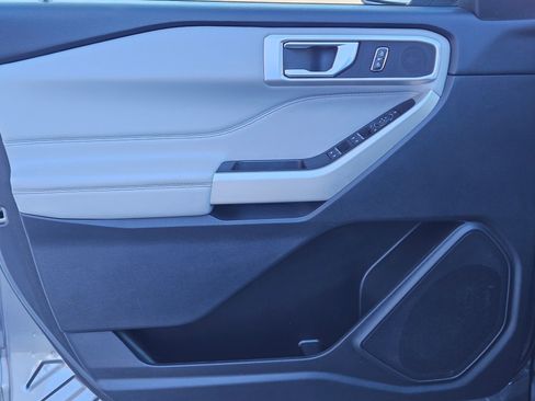 Used 2022 Ford Explorer XLT w/ Equipment Group 202A image 17