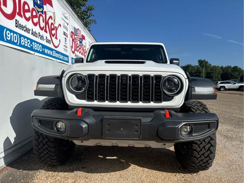 Used 2024 Jeep Gladiator Mojave w/ Technology Group AWD/4WD image 5