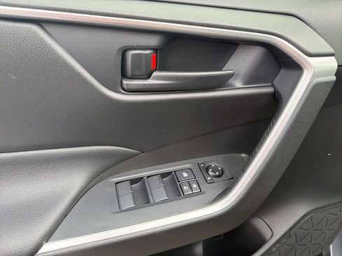 Used 2020 Toyota RAV4 LE image 26