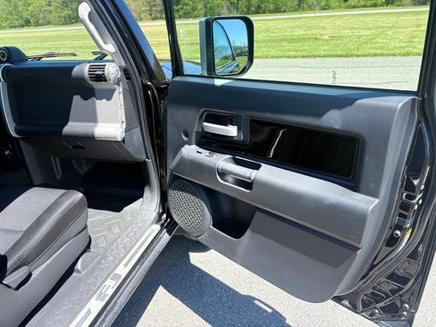 Used 2010 Toyota FJ Cruiser 4WD image 17