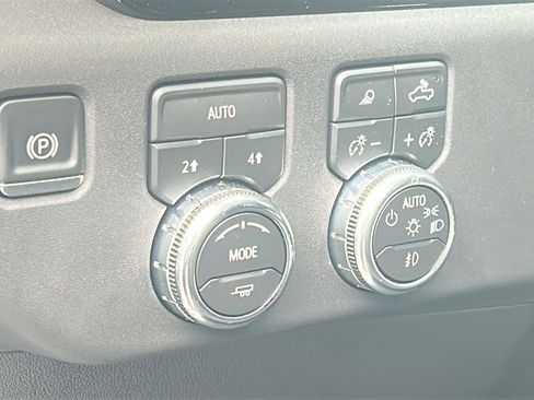 New 2026 GMC Sierra 1500 SLT w/ SLT Premium Package image 18