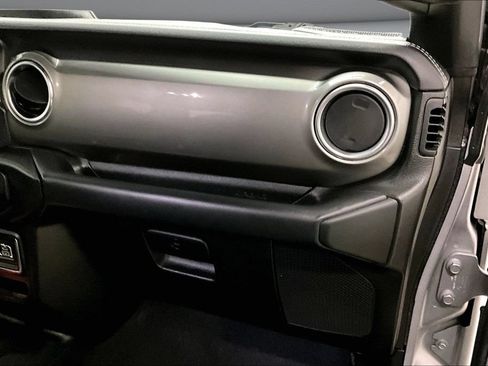 Used 2019 Jeep Wrangler Unlimited Sahara AWD/4WD image 27