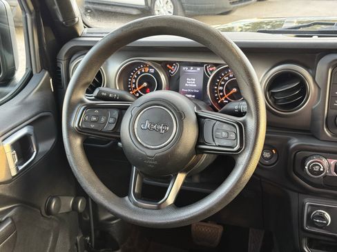 Used 2018 Jeep Wrangler Unlimited Sport image 16