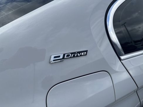 Used 2018 BMW 530e 530e iPerformance image 8