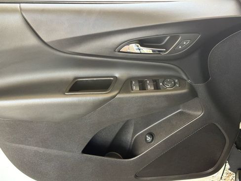Used 2024 Chevrolet Equinox LT FWD image 3