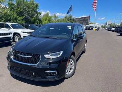 New 2026 Chrysler Pacifica Select