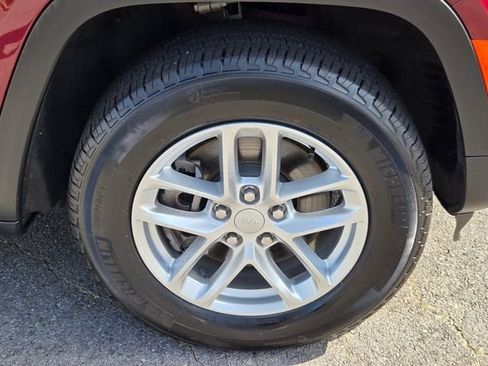 Used 2025 Jeep Grand Cherokee L Laredo w/ Luxury Tech Group I RWD image 18