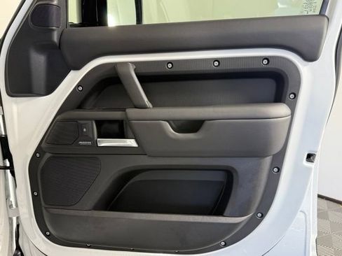New 2025 Land Rover Defender 110 X-Dynamic SE AWD/4WD image 19