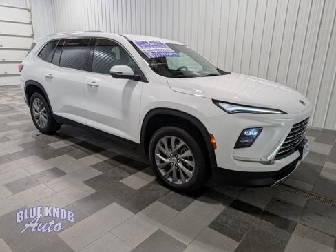 Used 2025 Buick Enclave Preferred image 5