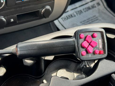 Used 2011 Chevrolet Suburban 2500 image 34