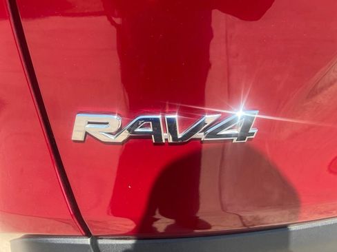 Used 2025 Toyota RAV4 XLE FWD image 9