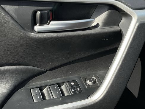 Used 2025 Toyota RAV4 XLE FWD image 21