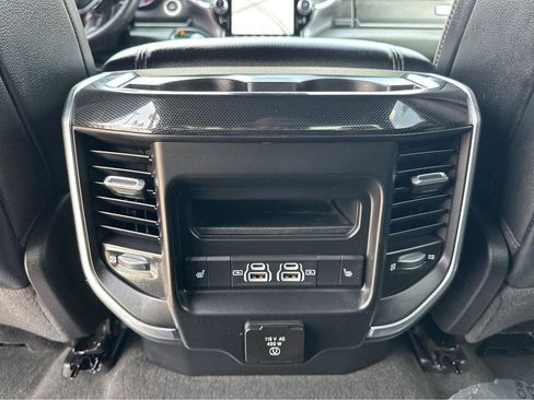 Used 2022 RAM 1500 Laramie AWD/4WD image 17