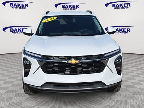 Used 2024 Chevrolet Trax LT FWD image 2