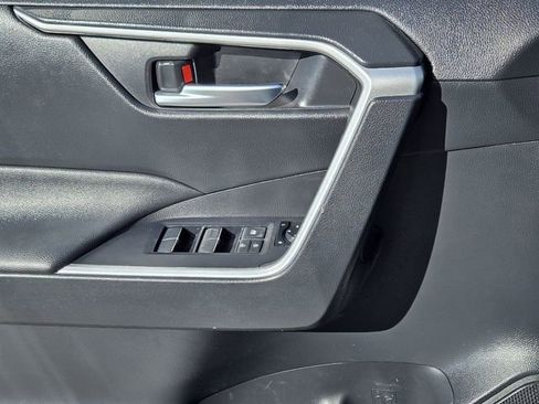 Used 2019 Toyota RAV4 XLE Premium image 23