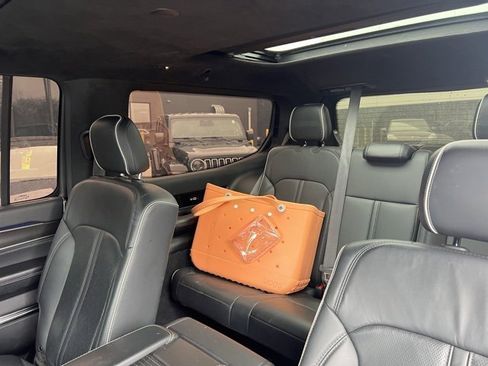 Used 2023 Jeep Grand Wagoneer Series II image 10