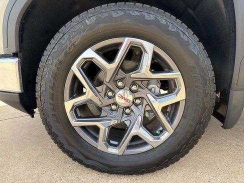 New 2026 GMC Sierra 1500 SLE w/ Preferred Package image 9