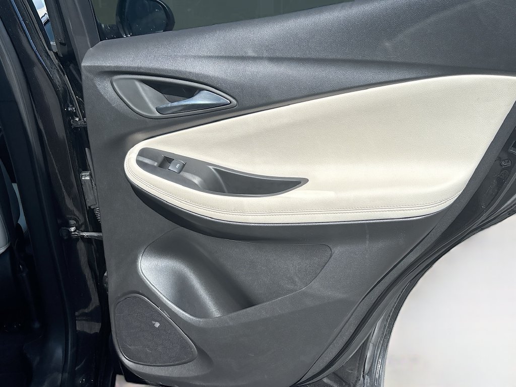 Used 2025 Buick Encore GX Avenir w/ Avenir Technology Package FWD image 21