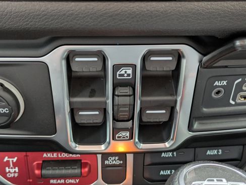 New 2026 Jeep Gladiator Sport image 25