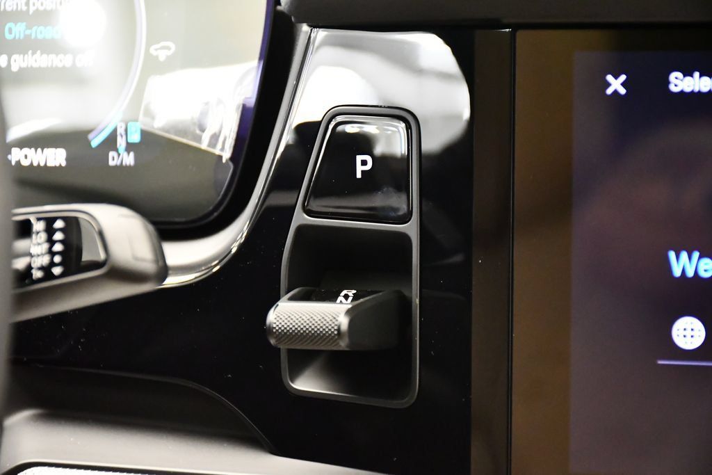 Certified 2025 Porsche Cayenne E-Hybrid Coupe AWD/4WD image 34