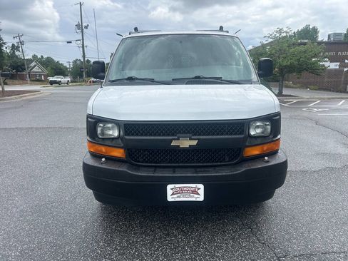 Used 2017 Chevrolet Express 2500 RWD image 4
