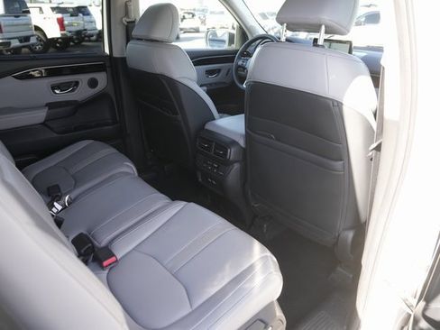 Used 2023 Honda Pilot Touring image 15